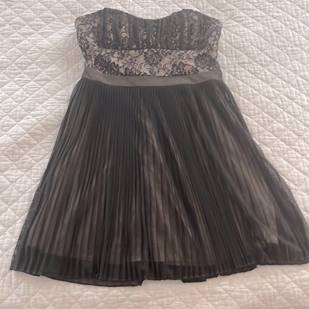 Size 5 dress. Black with lace. Strapless.